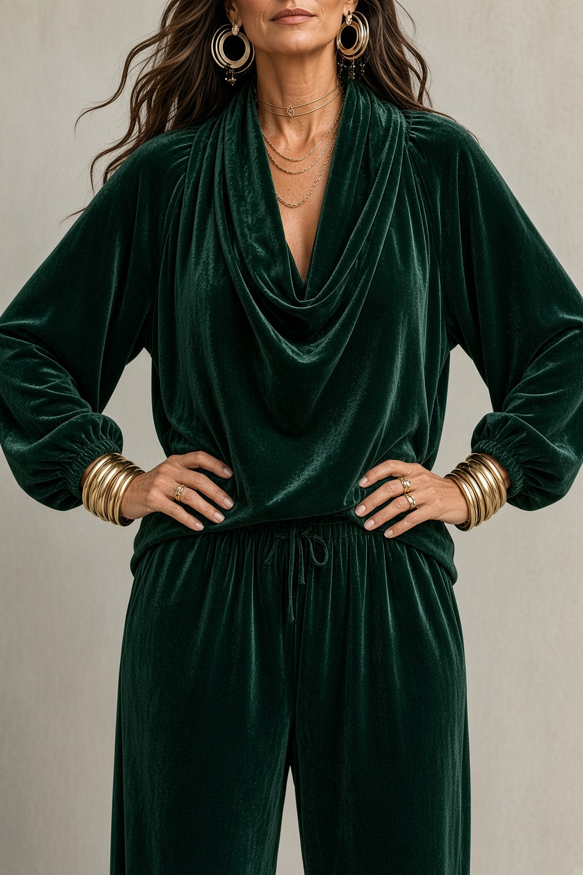 Completo Donna in Velluto con Scollo Drappeggiato e Pantaloni Fluidi