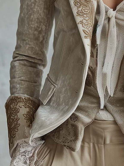 Blazer Donna Sartoriale Beige con Ricami Floreali e Dettagli Decorativi