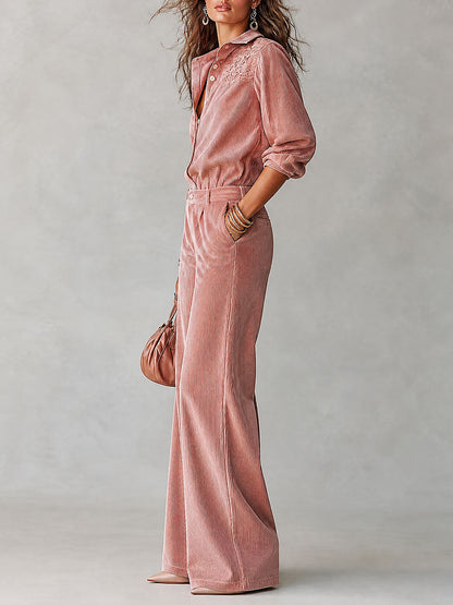 Completo da donna Boho in velluto a coste con camicia in pizzo e pantaloni a gamba larga