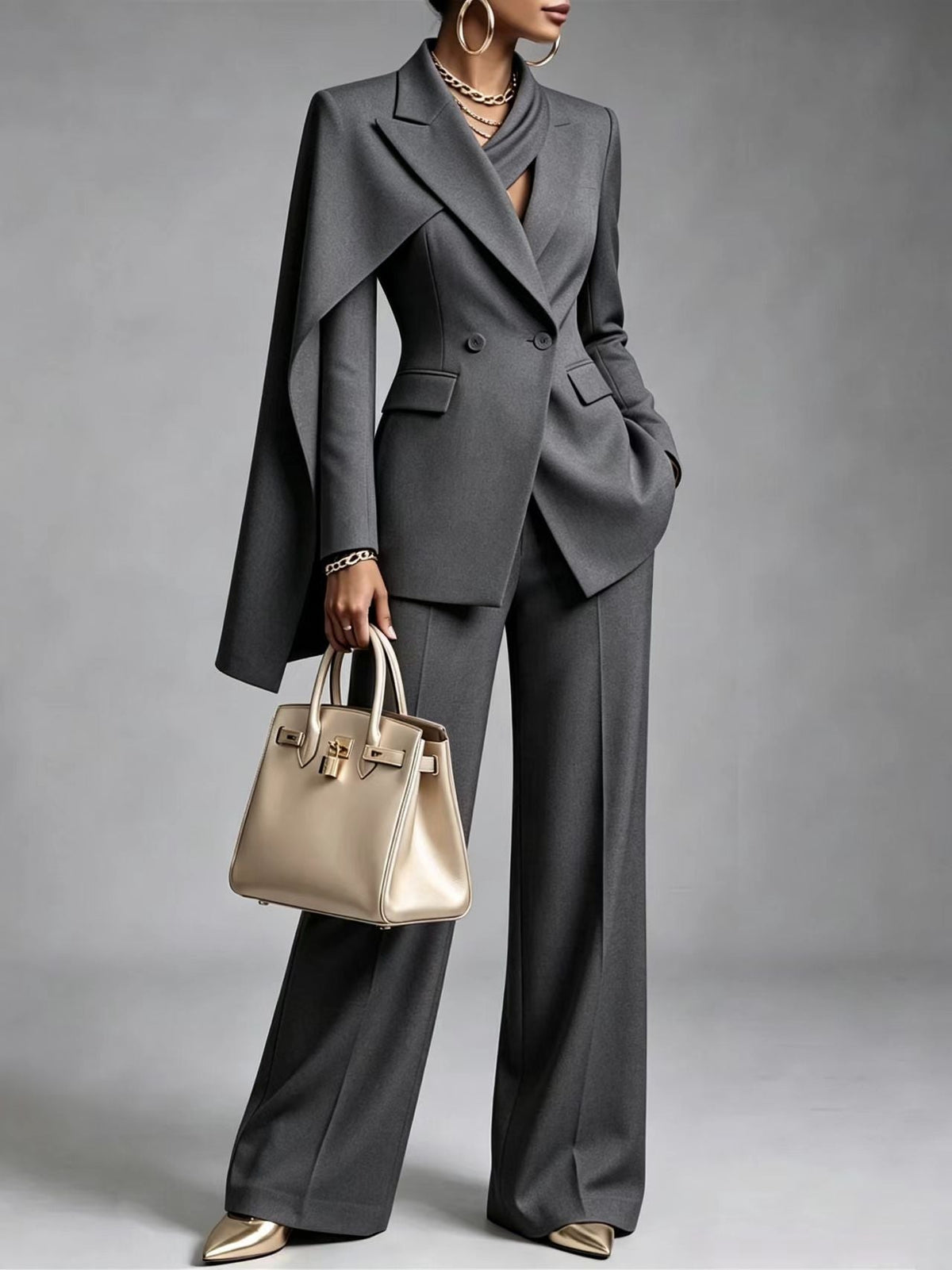 Completo Blazer con Mantella Asimmetrica e Pantaloni