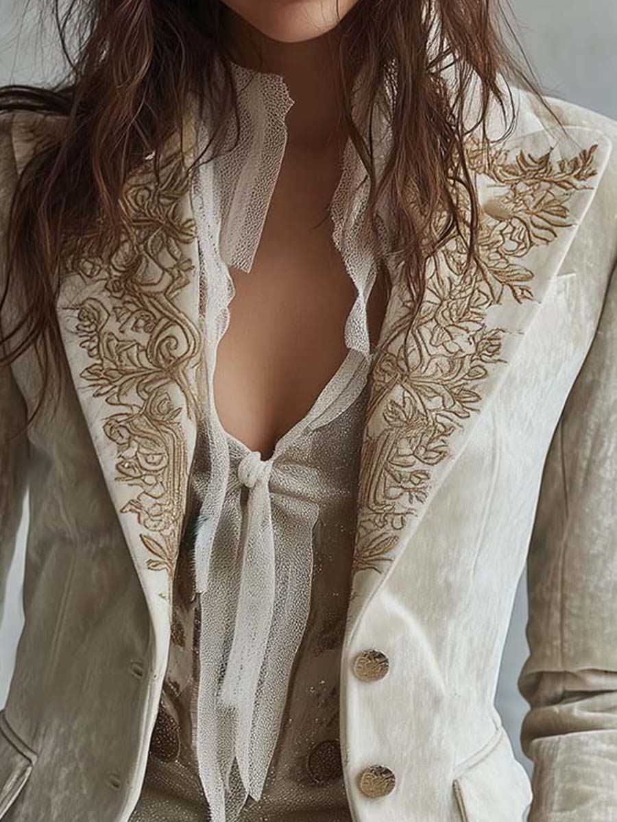 Blazer Donna Sartoriale Beige con Ricami Floreali e Dettagli Decorativi