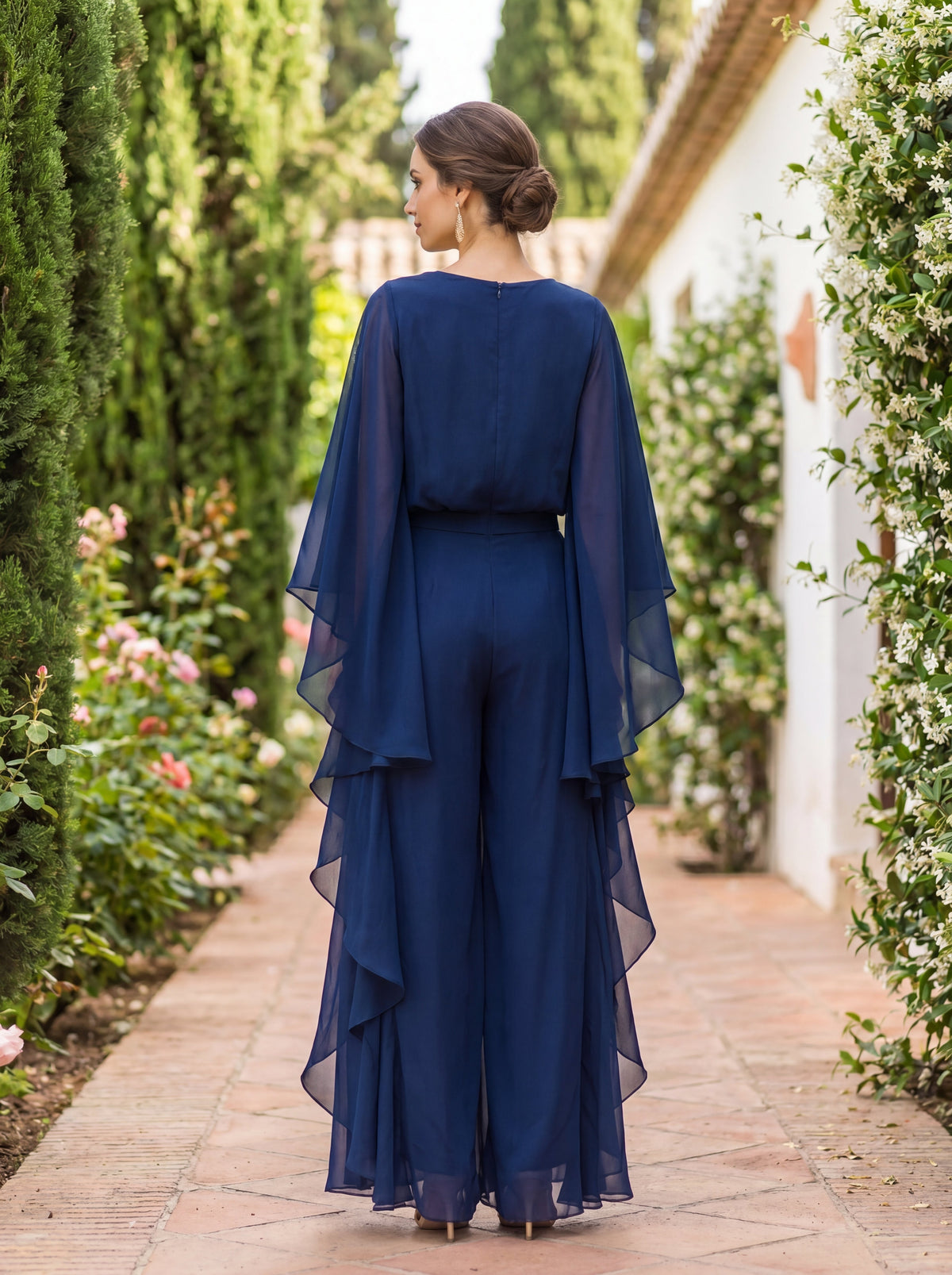 Completo Elegante in Chiffon con Maniche a Mantella