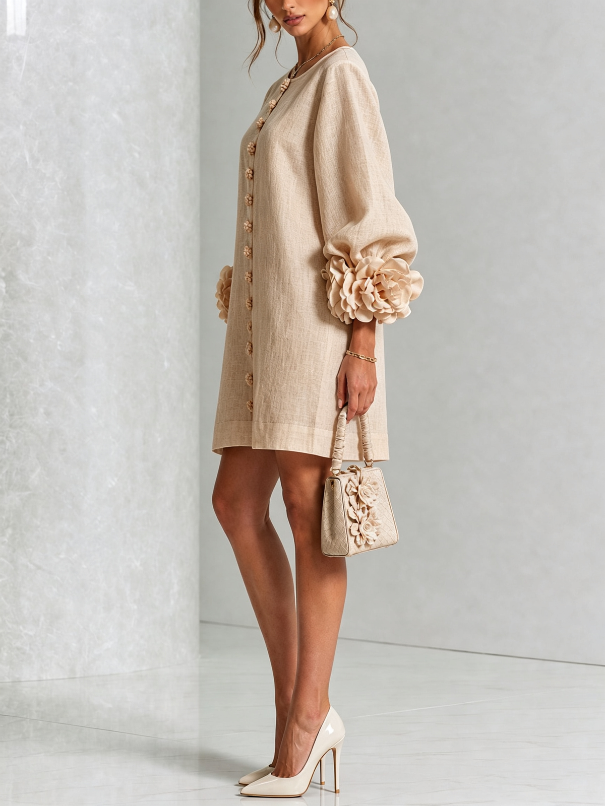 Abito Mini Donna Bianco con Bottoni Frontali e Polsini Floreali