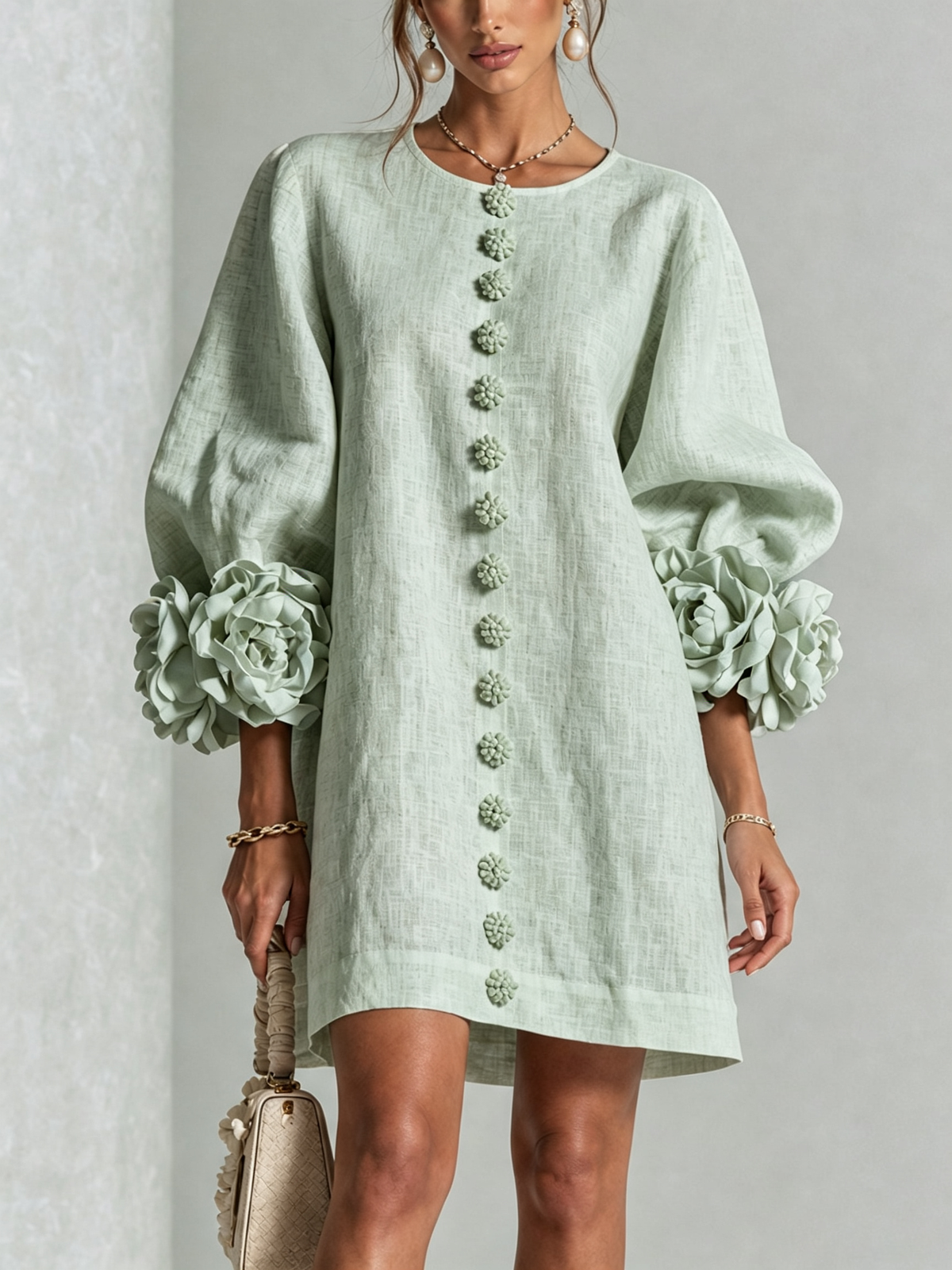 Abito Mini Donna Bianco con Bottoni Frontali e Polsini Floreali