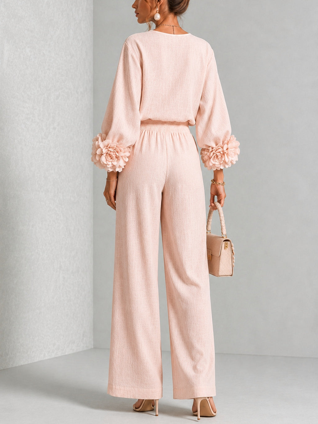Completo Donna Rosa con Top a Girocollo e Pantaloni a Gamba Larga con Polsini Floreali
