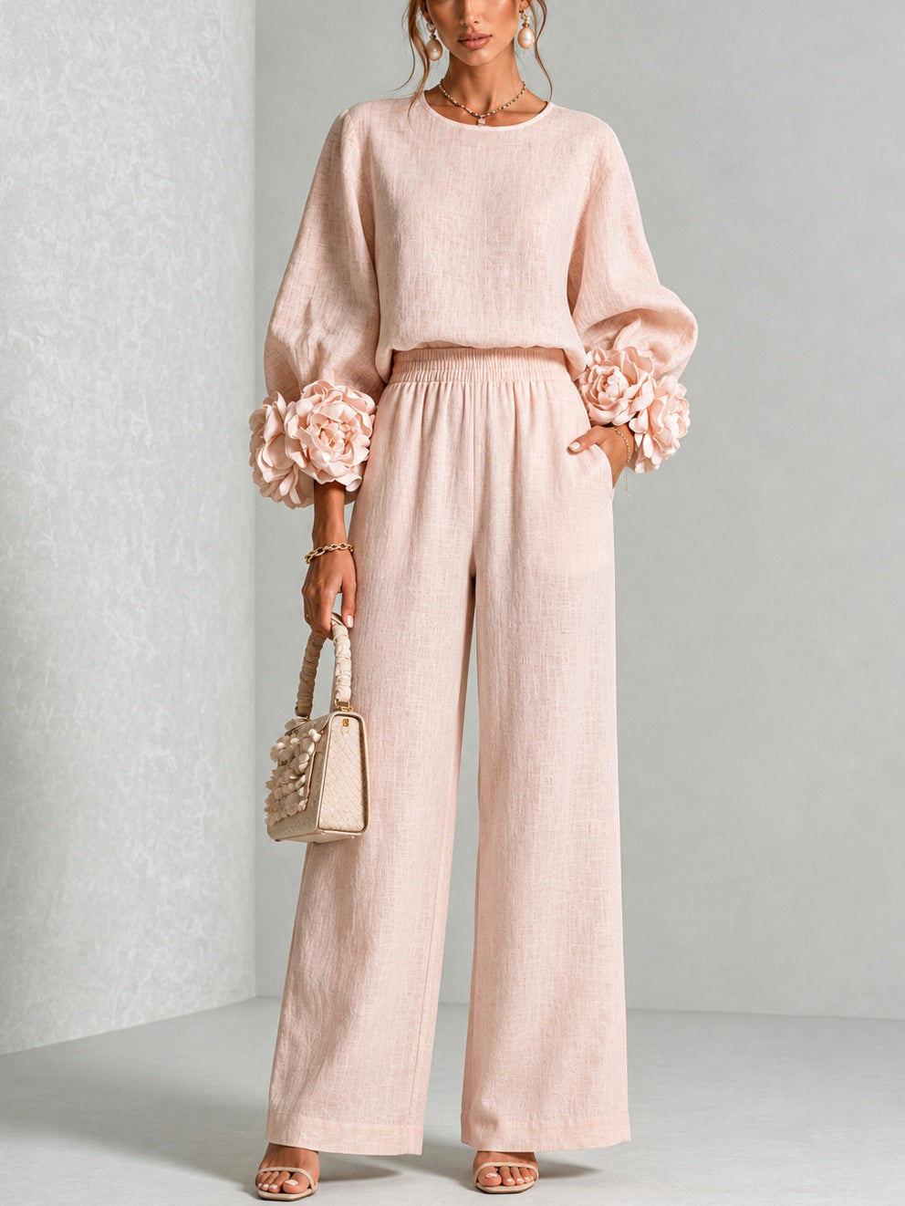 Completo Donna Rosa con Top a Girocollo e Pantaloni a Gamba Larga con Polsini Floreali