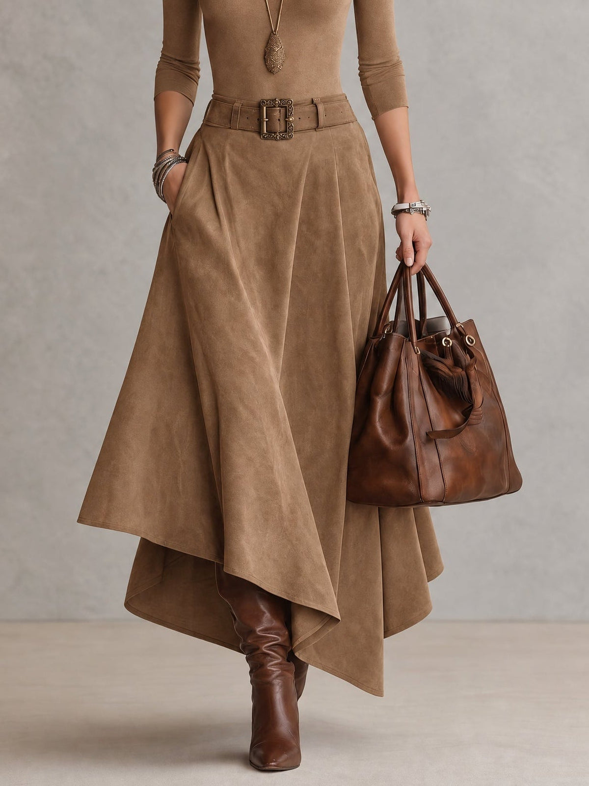 Completo Donna Marrone con Top a Collo Alto e Gonna Asimmetrica in Effetto Scamosciato