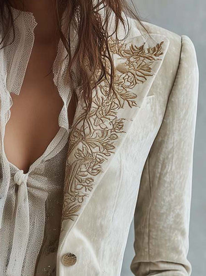 Blazer Donna Sartoriale Beige con Ricami Floreali e Dettagli Decorativi