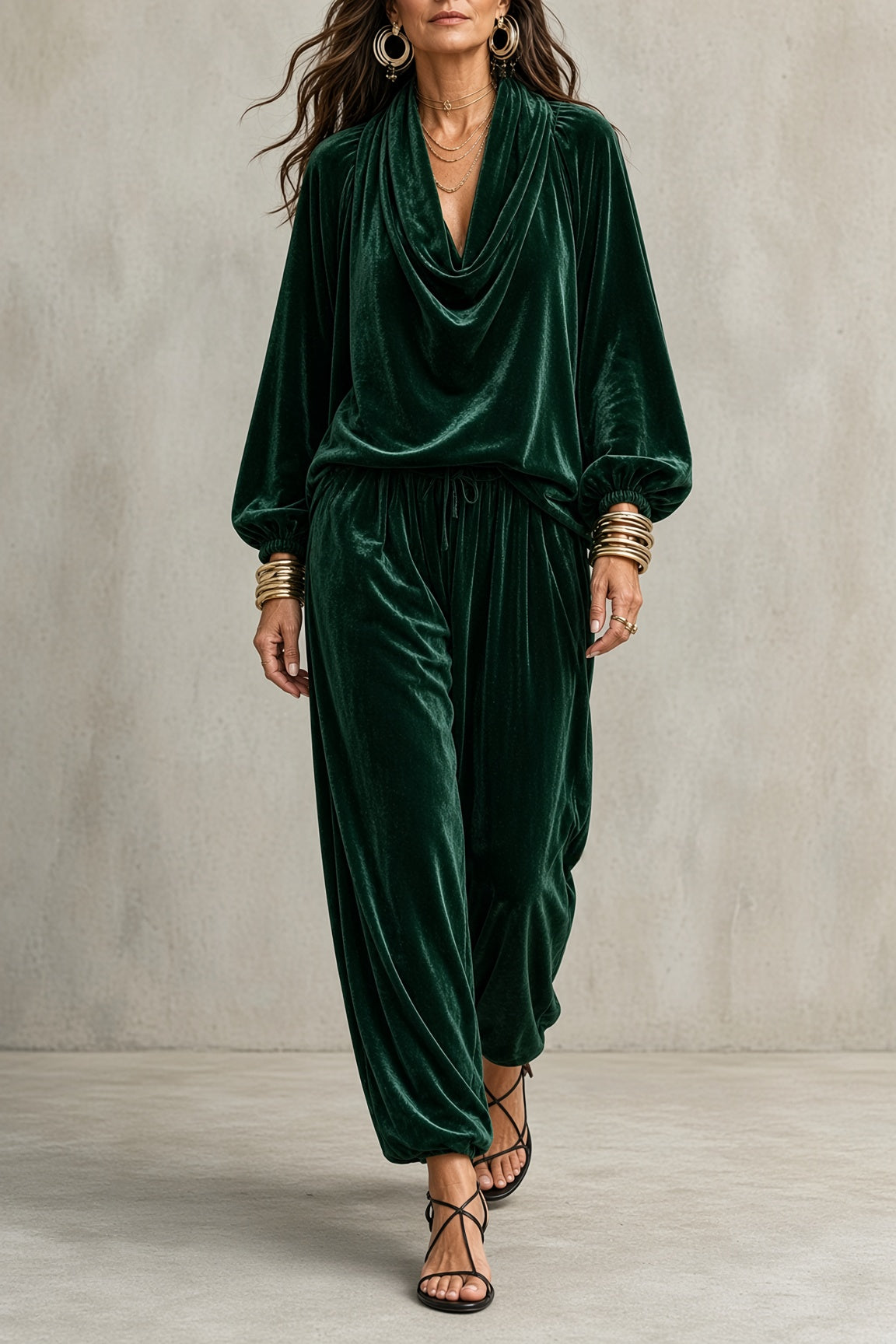Completo Donna in Velluto con Scollo Drappeggiato e Pantaloni Fluidi