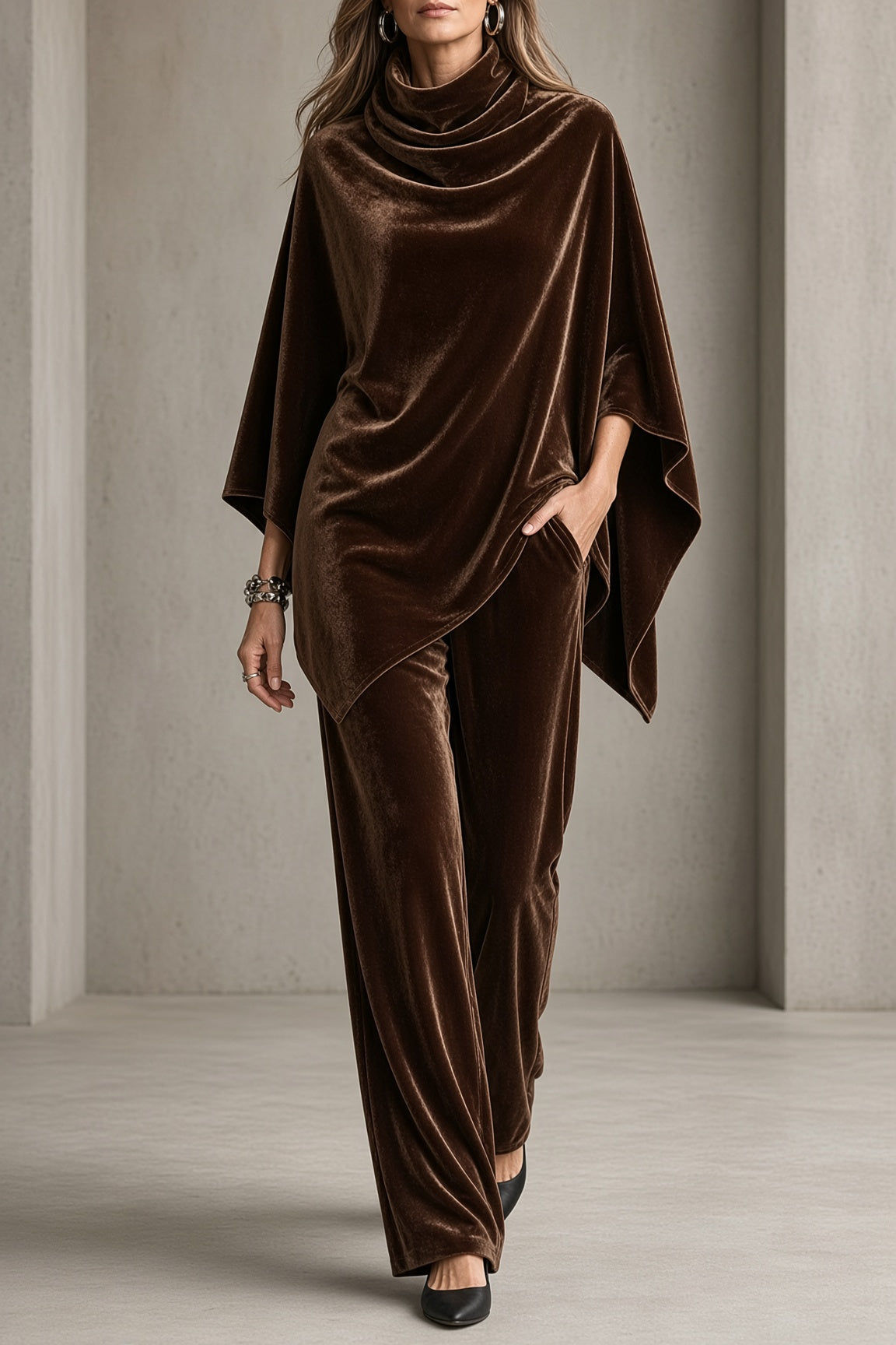 Completo Donna in Velluto Drappeggiato con Top a Collo Cowl e Pantaloni Palazzo