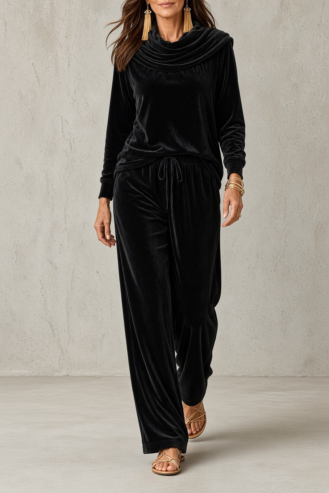 Completo Donna in Velluto con Scollo Drappeggiato e Pantaloni Fluidi