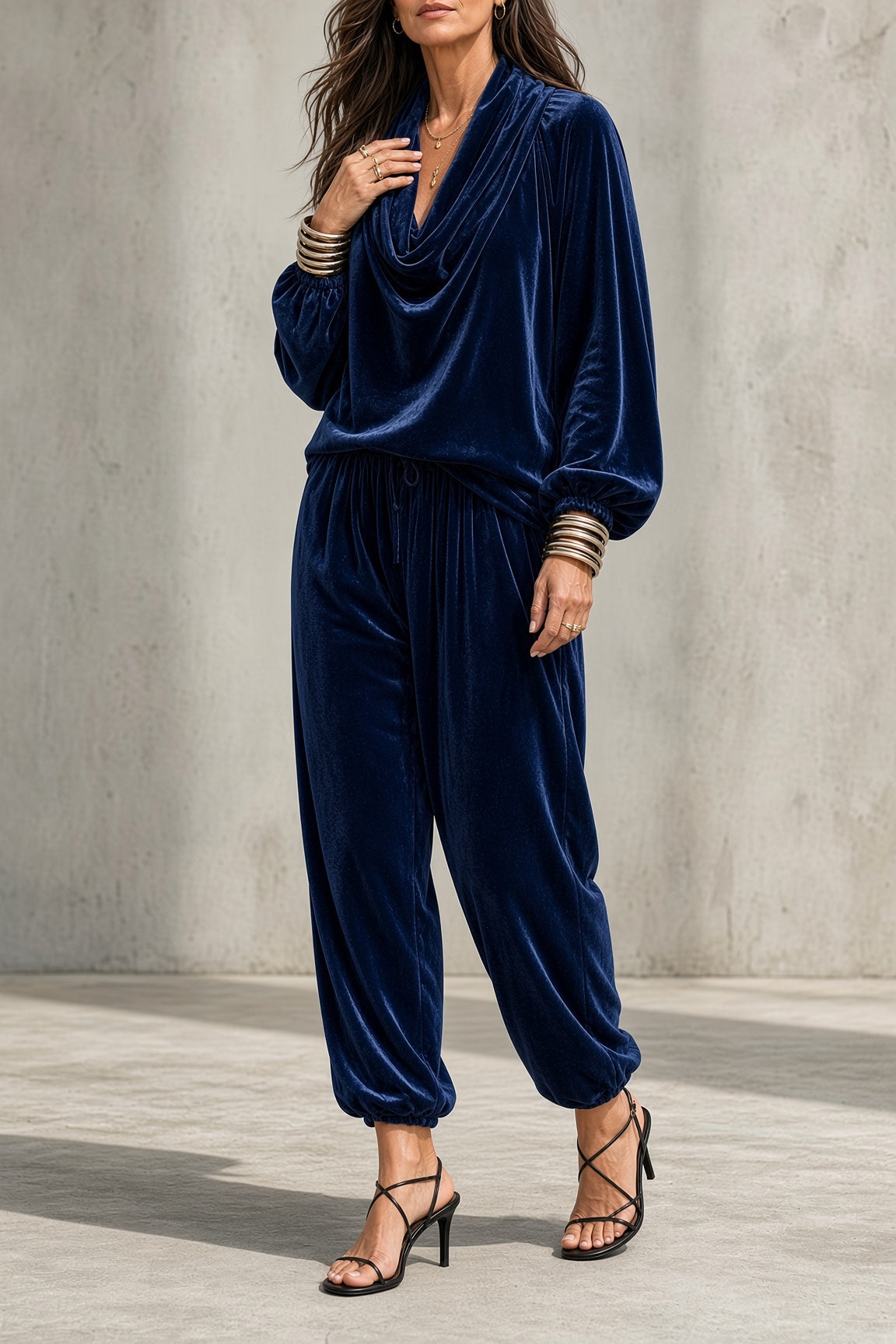 Completo Donna in Velluto con Scollo Drappeggiato e Pantaloni Fluidi