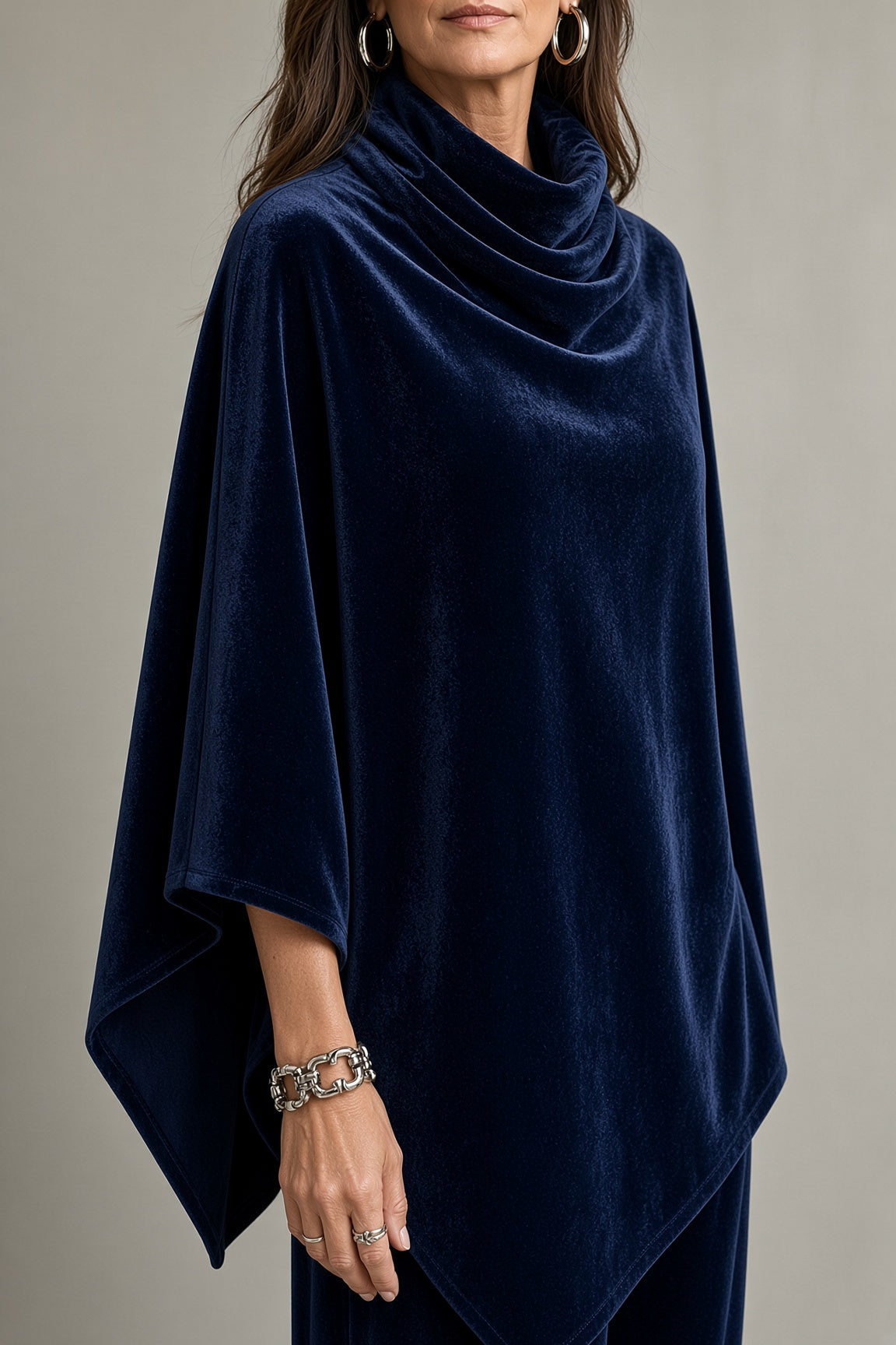 Completo Donna in Velluto Drappeggiato con Top a Collo Cowl e Pantaloni Palazzo