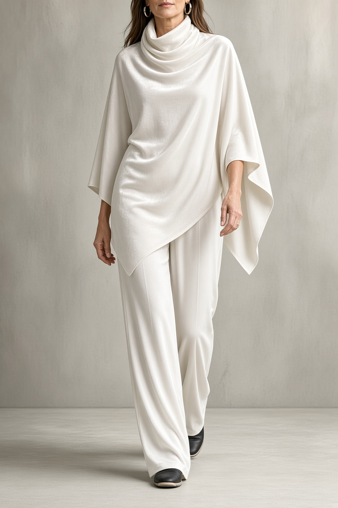 Completo Donna in Velluto Drappeggiato con Top a Collo Cowl e Pantaloni Palazzo